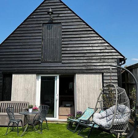 Quirky 1 Bedroom Barn On The River In アランデル エクステリア 写真
