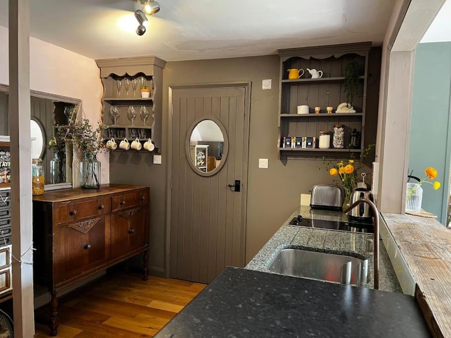 Quirky 1 Bedroom Barn On The River In アランデル エクステリア 写真