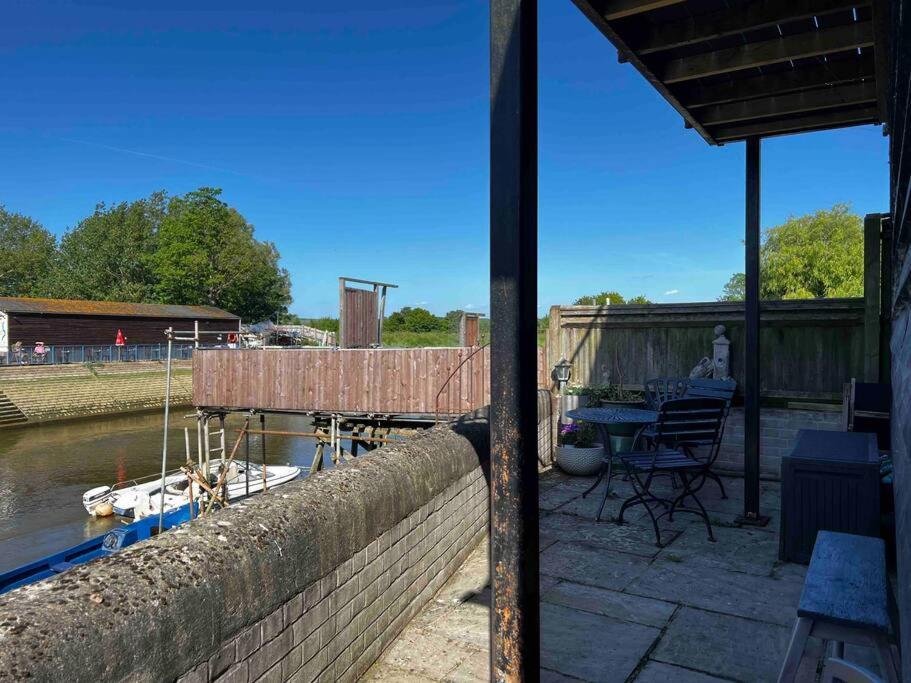 Quirky 1 Bedroom Barn On The River In アランデル エクステリア 写真